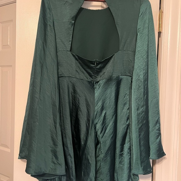 VICI NEW WITH TAGS: satin bell sleeved dress - Picture 3 of 3